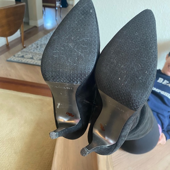 Tahari black suede full zippered heel boots! - Picture 6 of 9